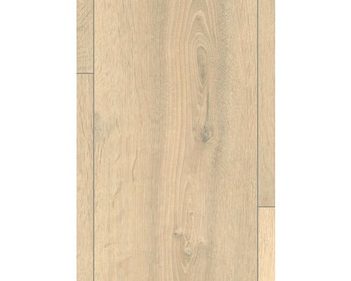 Szene mit einer Drucksprühflasche, die neben einem Holzkasten steht, in dem Pflanzen wachsen. Die Hände einer Person mit Handschuhen bedienen die Sprühflasche. KSTOOLS Logo.