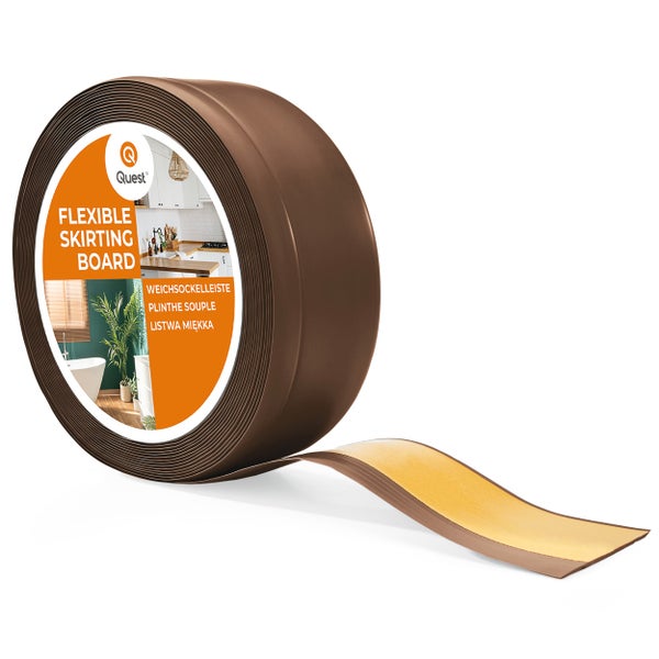 Eine Rolle selbstklebende, flexible Weichsockelleiste aus Kunststoff von Quest.