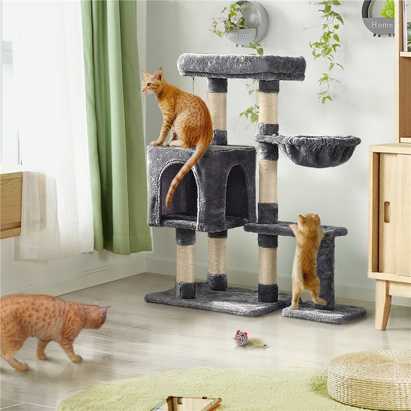 Katzenkratzbaum mit mehreren Ebenen, Höhle und Liegemulde im Wohnzimmer mit Katzen