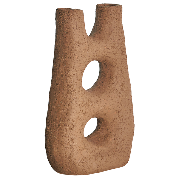 Dekorative Vase mit Olivenzweig, Kerzen und Weidenkorb auf Regal