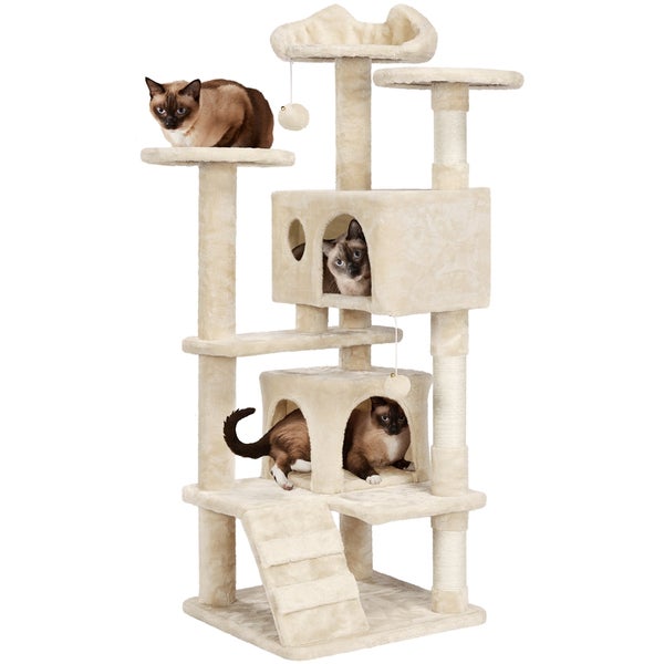 Katzenkratzbaum mit mehreren Ebenen und drei Katzen