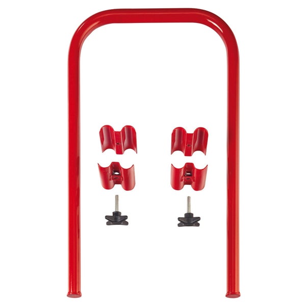 Zwei Stangenzwingen fixieren ein Holzbauteil.