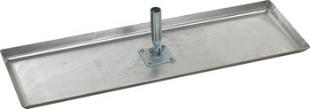 Rechteckiger Betonglätter aus Metall mit zentraler Gelenkaufnahme für einen Stiel.