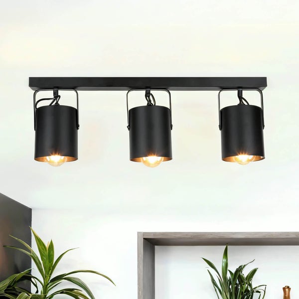 Deckenleuchte mit drei schwarzen Strahlern