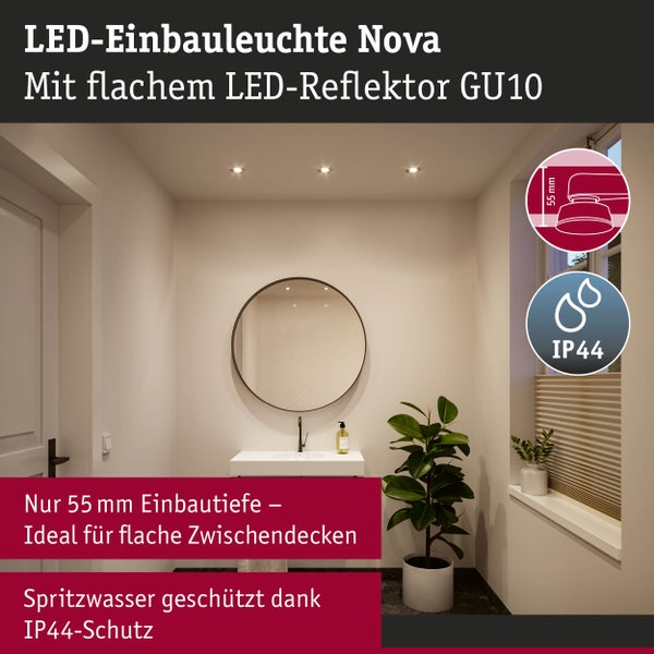Badezimmer mit drei LED-Einbauleuchten Nova an der Decke, IP44 Spritzwasserschutz und 55 Millimeter Einbautiefe für flache Zwischendecken.