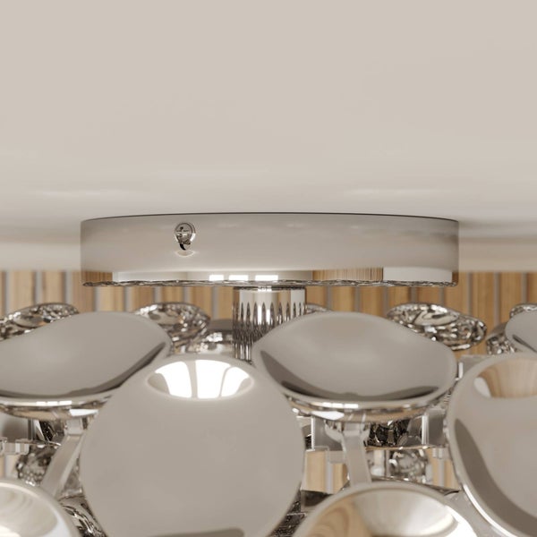 Deckenleuchte mit dekorativen Elementen