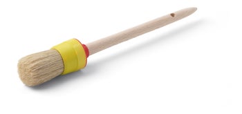 Rundpinsel mit Holzstiel und Kunststoffzwinge zum Streichen von Lacken und Lasuren.