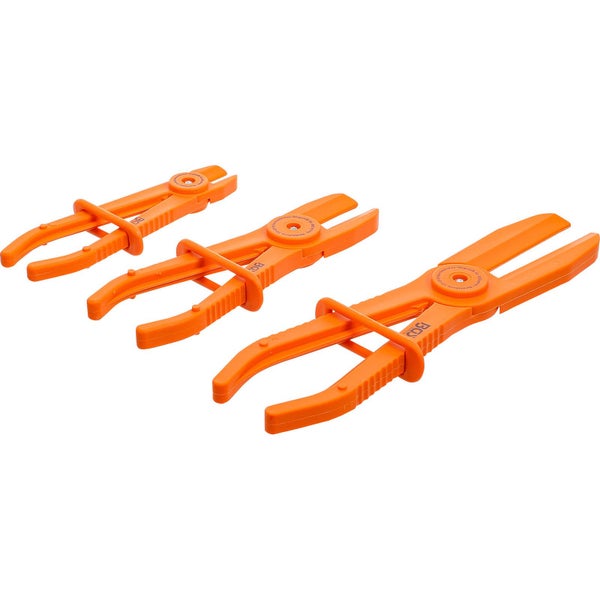 BGS Technic Schlauchklemmenzange am Autoschlauch befestigt