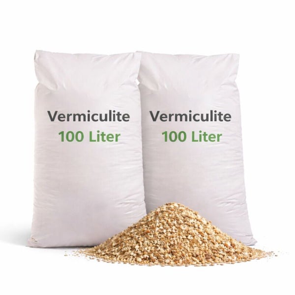 Zwei Säcke Vermiculit zu jeweils 100 Liter mit einer Schüttung des Granulats im Vordergrund.
