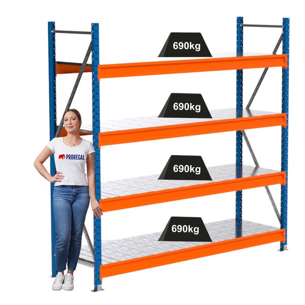 Schwerlastregal mit vier Ebenen und einer Traglast von 690 Kilogramm pro Ebene.