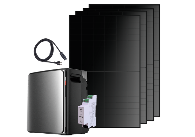 Solaranlagen-Set mit vier Solarmodulen, einem Energiespeicher, einem Anschlusskabel und einem smarten Energiemessgerät.