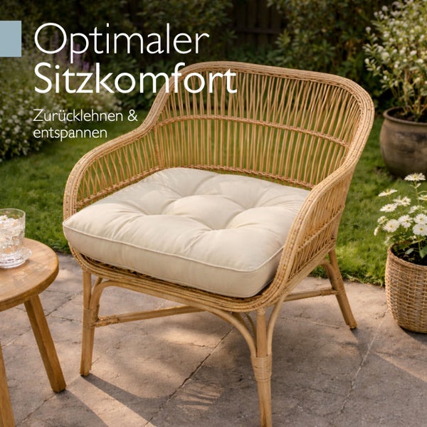 Rattan Gartenstuhl mit Sitzkissen auf einer Terrasse im Garten für optimalen Sitzkomfort.