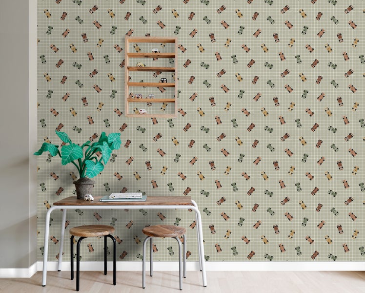 Zimmer mit Tapete mit Automobilmuster, Tisch, Hockern und Regal