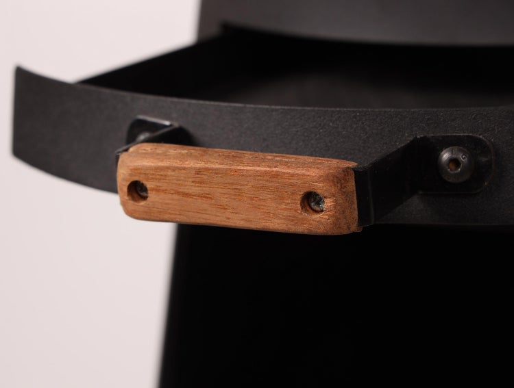 Holzgriff an einem Grill