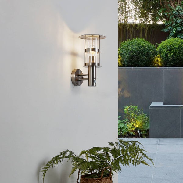 Lindby Edelstahl Wandlampe aussen mit Bewegungsmelder, IP44 Wandleuchte silber Außenbeleuchtung Wand Hof Garten Terrasse Balkon Aussenleuchte