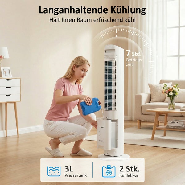 Weißer Turm-Luftkühler im Wohnzimmer, Frau befüllt den 3 Liter Wassertank, inklusive 2 Stück Kühlakkus und 7 Stunden Betriebszeit.