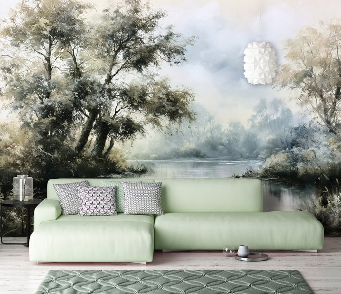 Wohnzimmer mit hellgrünem Sofa vor einer Fototapete mit einer malerischen Waldlandschaft und Flussmotiv.