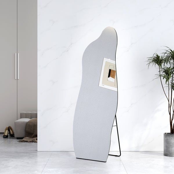 Stehlampe mit Holzfuß und Lampenschirm