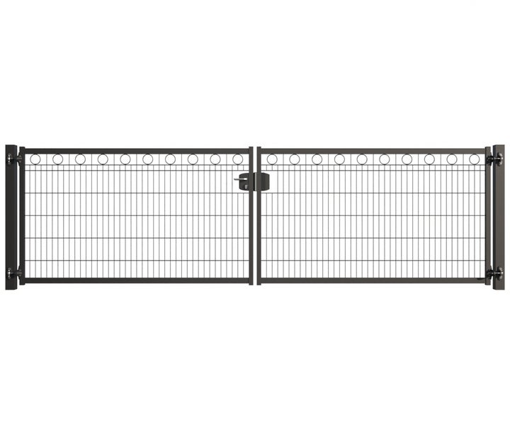 Doppeltor aus Metall mit Maschendrahtfüllung