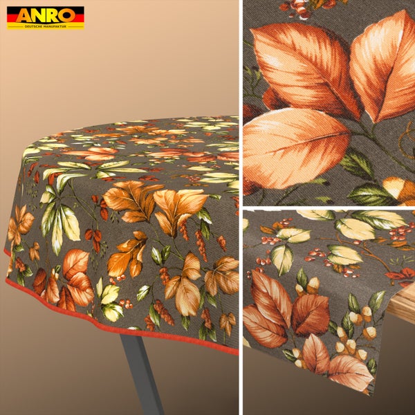 Tischdecke mit herbstlichem Muster aus Blättern und Beeren, runde und eckige Ansicht, Detailaufnahme der Stoffstruktur, ANRO Logo.