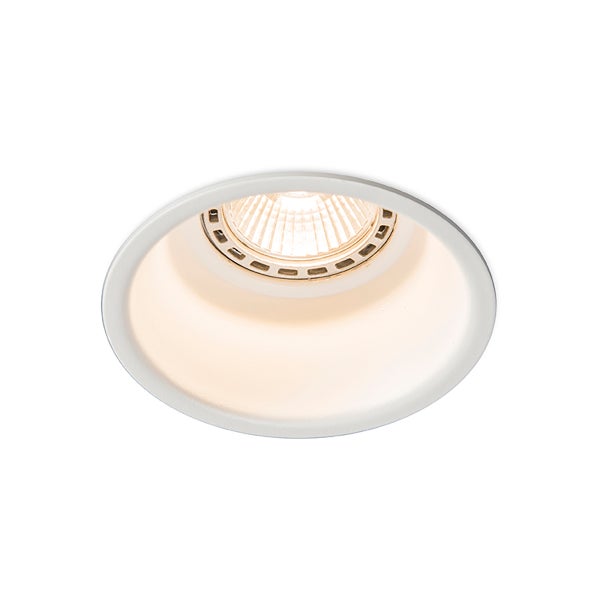 Runder weißer LED-Einbaustrahler für die Decke mit warmweißem Licht.