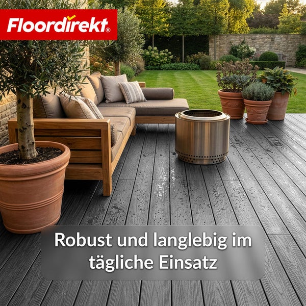 Außenbereich mit grauen Terrassendielen, Lounge-Mobiliar und Bepflanzung