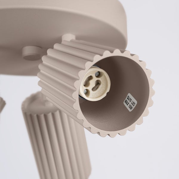 Deckenleuchte mit GU10 Fassung für LED Leuchtmittel bis maximal 10 Watt