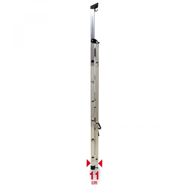 Zusammengeklappte Mehrzweckleiter mit einer Breite von 11 cm