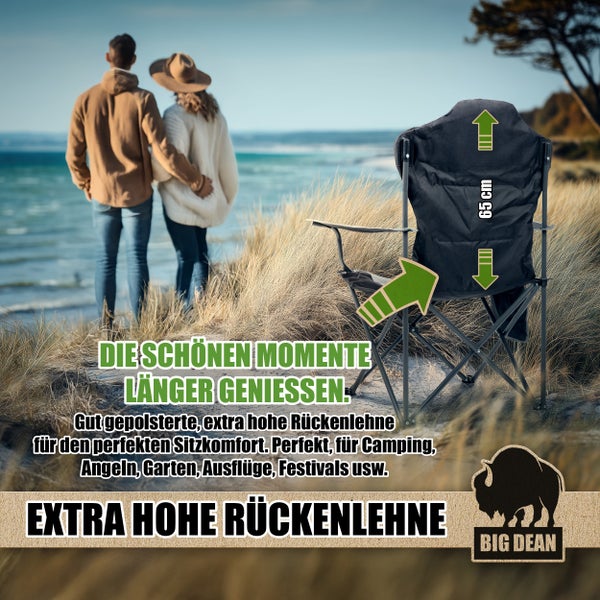 Campingstuhl mit extra hoher Rückenlehne und Big Dean Logo vor Dünenlandschaft