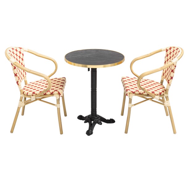 Bistro-Set mit rundem Tisch in Marmor-Optik und zwei Gartenstühlen aus Polyrattan mit rot-weißem Geflecht.