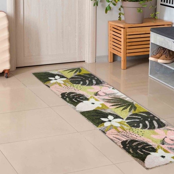 Flur mit gemusterter Fußmatte mit Blatt- und Blumenmuster