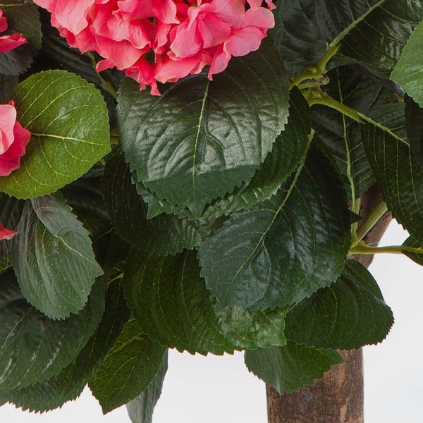Künstliche Hortensie mit rosa Blüten und grünen Blättern.
