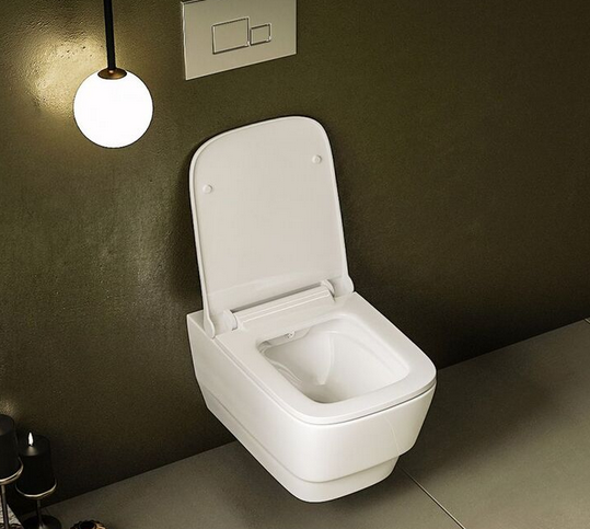 Wandhängendes Dusch-WC mit geöffnetem WC-Deckel