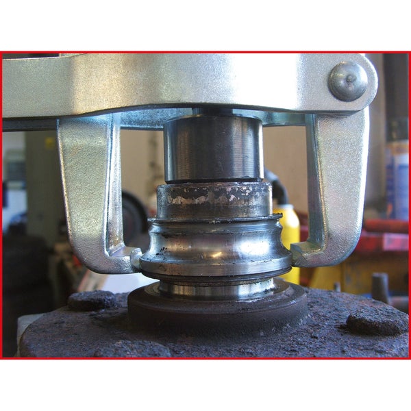 Abzieher zur Demontage eines Lagers.