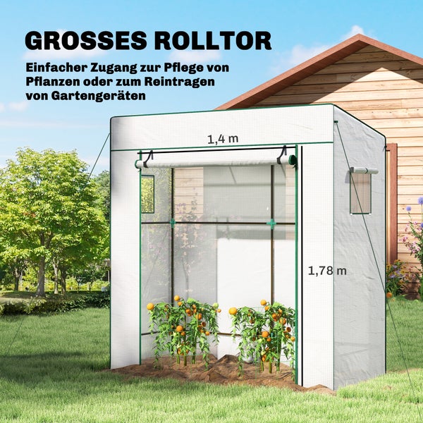 Folien-Gewächshaus mit Rolltor, 1,4 Meter breit und 1,78 Meter hoch, mit Tomatenpflanzen im Garten vor einem Holzschuppen.