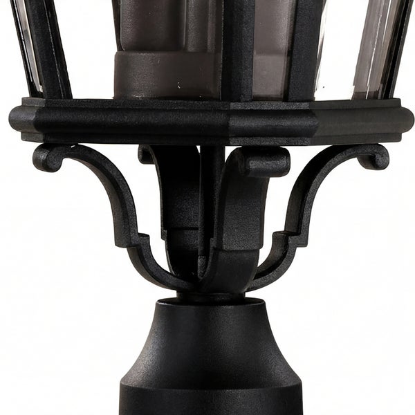 Detail einer schwarzen Aussenleuchte für den Garten