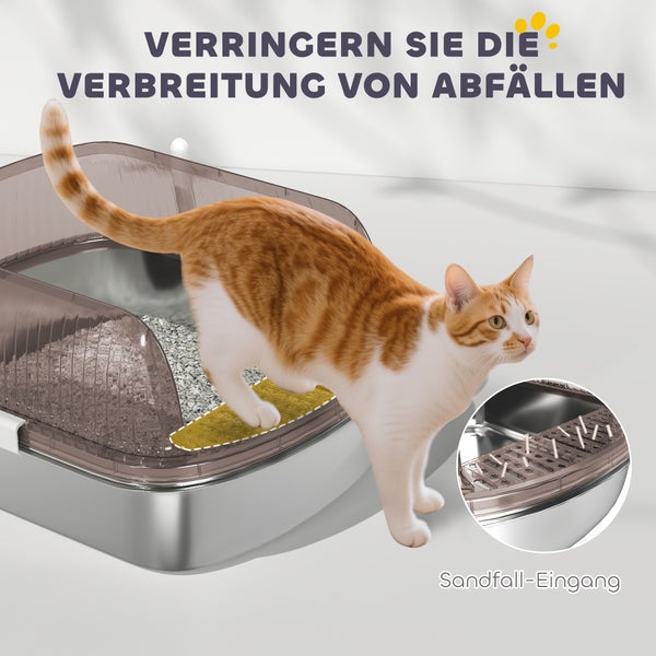 Katze verlässt eine Katzentoilette mit Sandfall-Eingang zur Vermeidung von Streuverbreitung.