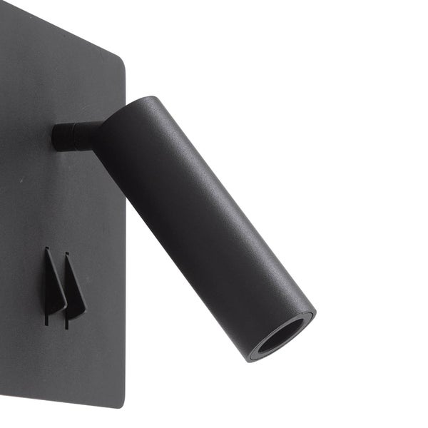 Schwarze Wandleuchte aus Metall mit schwenkbarem Spot und Kippschalter.