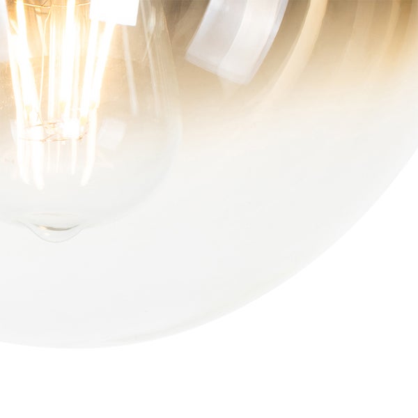 Detailaufnahme einer klaren Glaslampe mit Glühfaden