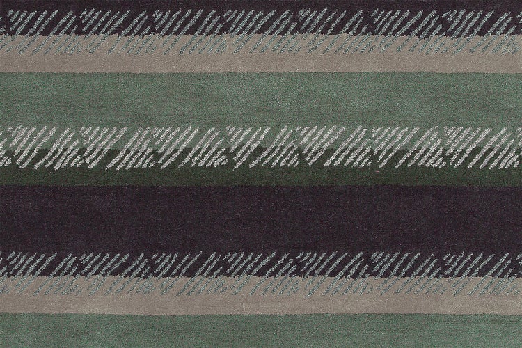 Teppich mit modernem Streifenmuster und schraffierter Textur