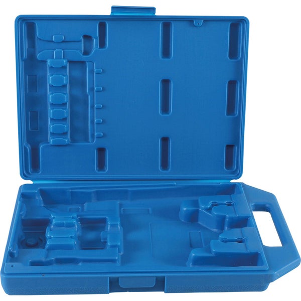 Leerer Werkzeugkoffer aus Kunststoff in Blau mit passgenauen Aussparungen für Werkzeuge.