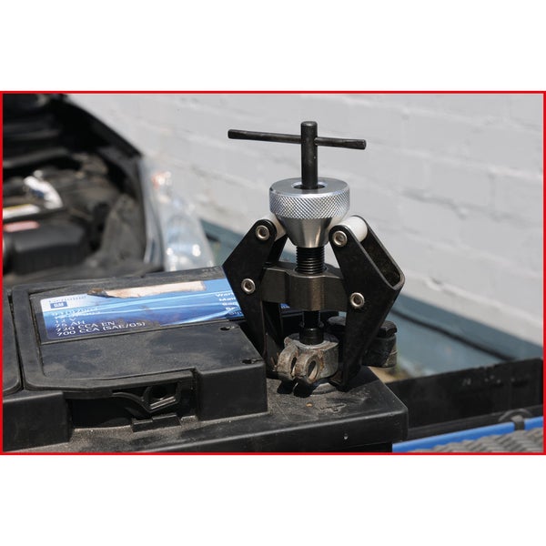 Batteriepolklemmenabzieher zum Entfernen von Klemmen von einer Autobatterie