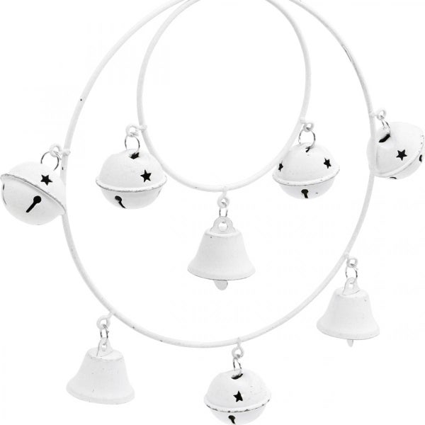 Dekoration mit Glocken und Sternen an einem Metallring