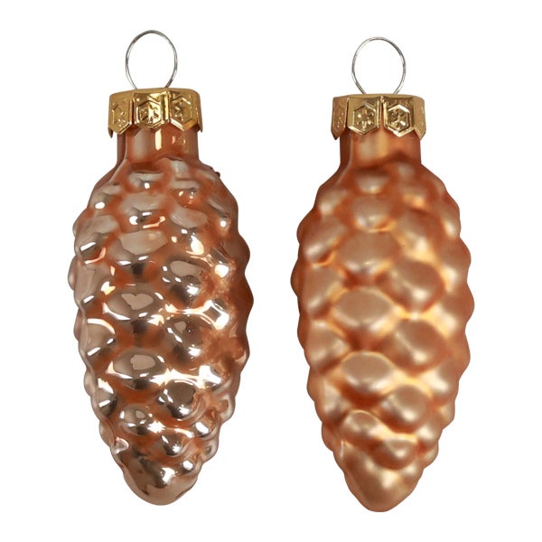 Zwei dekorative Tannenzapfen als Christbaumschmuck
