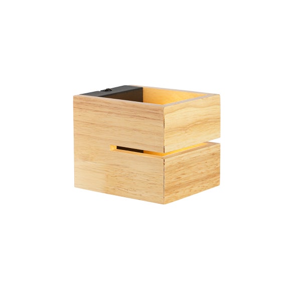 Quadratische Wandleuchte aus Holz mit LED Lichtquelle und indirektem Lichtaustritt