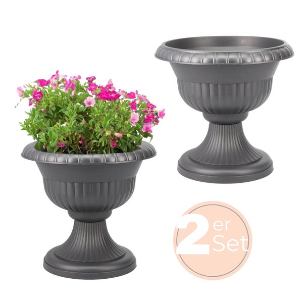 Zweiteiliges Set Pflanzsäulen aus Kunststoff, eine mit Blumen bepflanzt