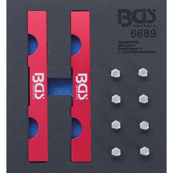 Motor-Einstellwerkzeug-Satz von BGS technic mit zwei roten Metallplatten und acht Sechskantschrauben in einer Schaumstoffeinlage.