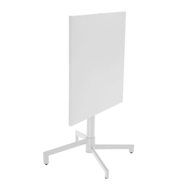 Weißer, runder Bistrotisch aus Metall mit Kreuzfuß.