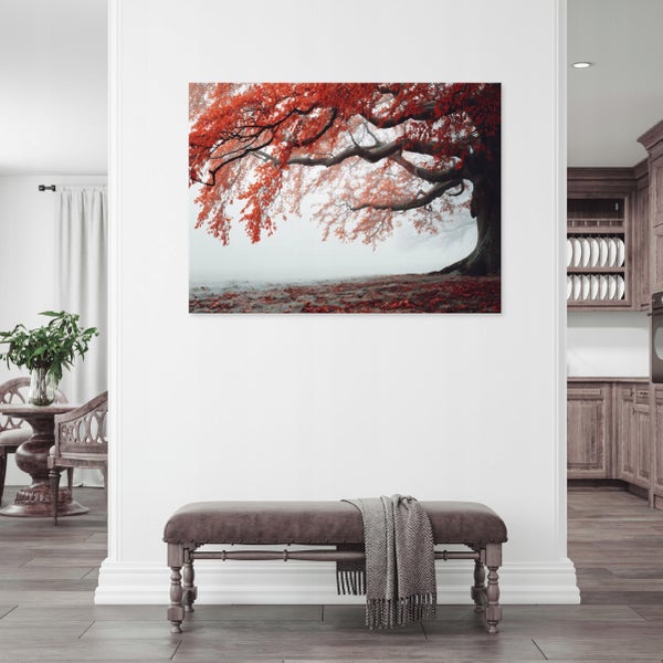 Dekoratives Wandbild mit Herbstbaum über einer Sitzbank