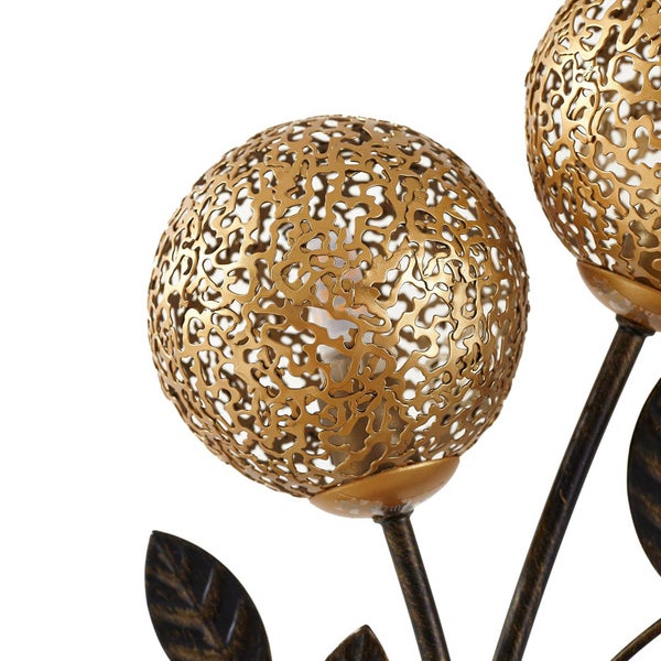 Dekorative Gartenleuchte mit kugelförmigen Lampenschirmen und Blattdetails